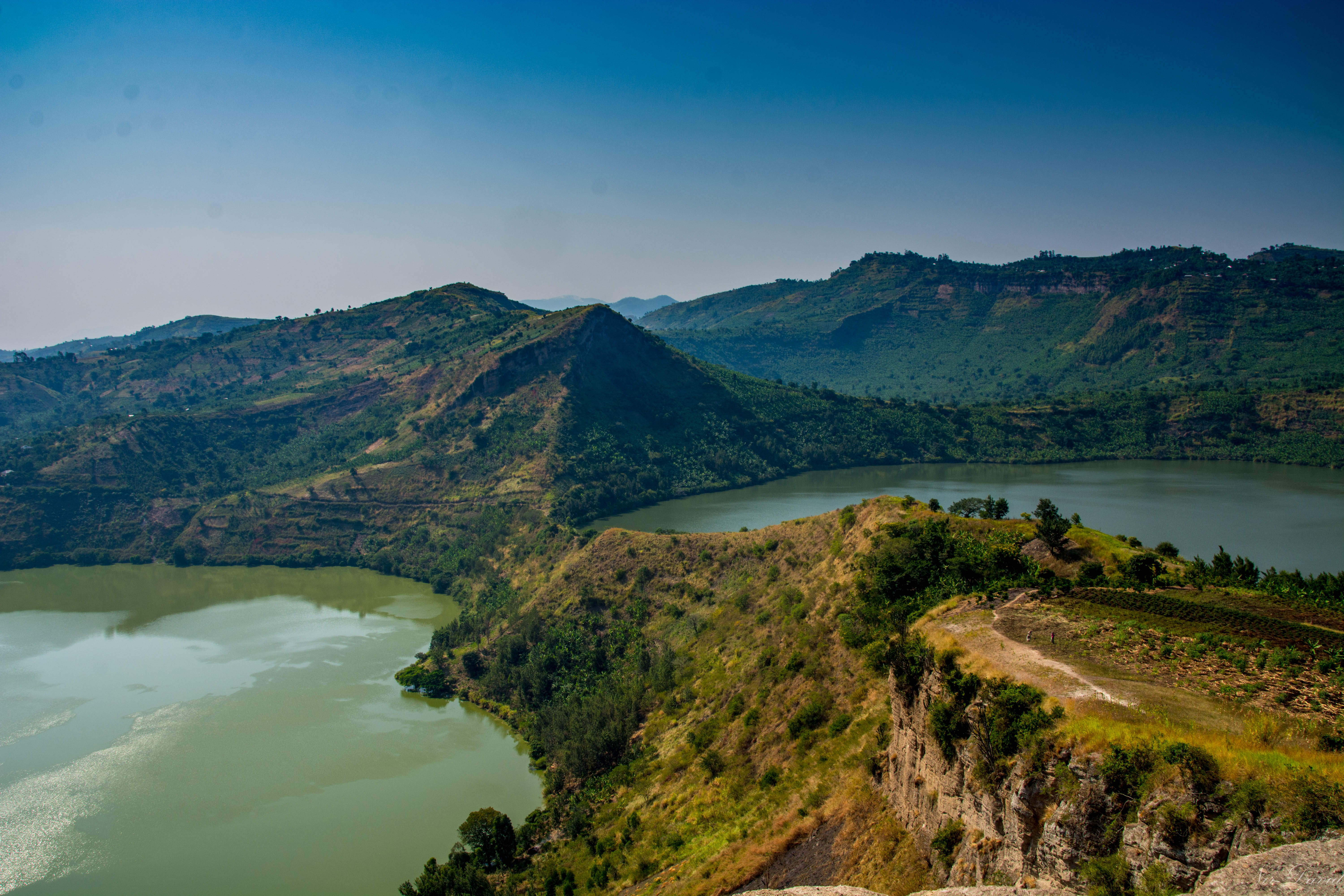 Crater lakes views twinning in Western Uganda